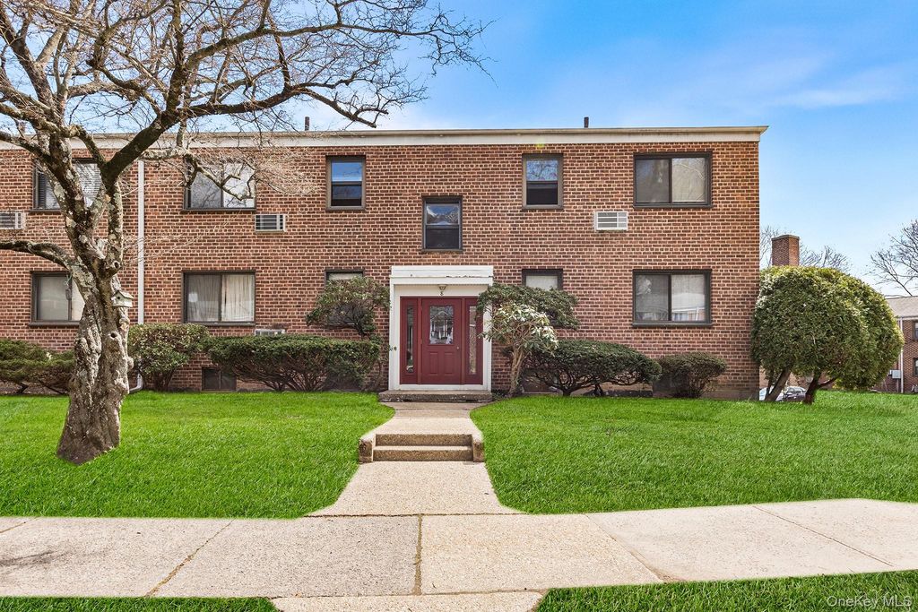 8 Lawrence Drive A, White Plains, NY 10603
