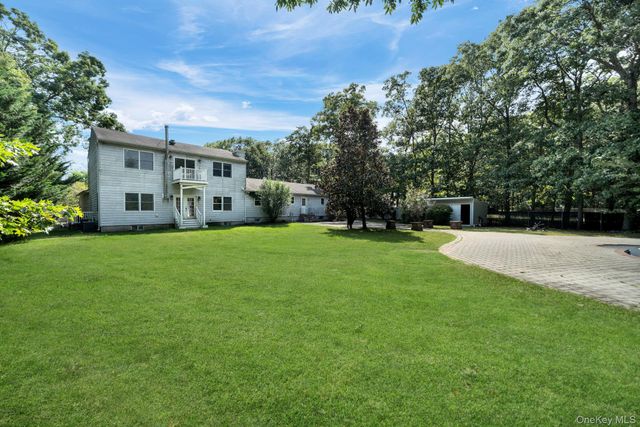 75 Whiskey Road, Coram, NY 11727