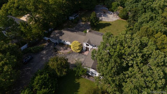 75 Whiskey Road, Coram, NY 11727