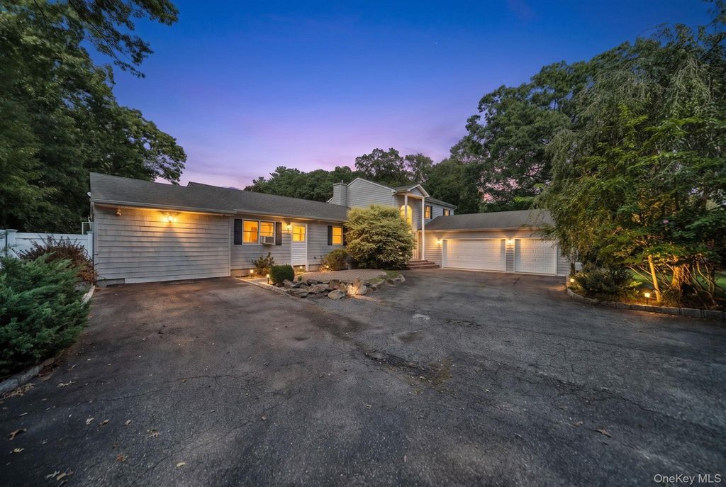 75 Whiskey Road, Coram, NY 11727