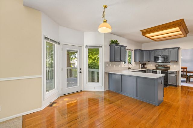 14304 Briarwood Lane, Urbandale, IA 50323