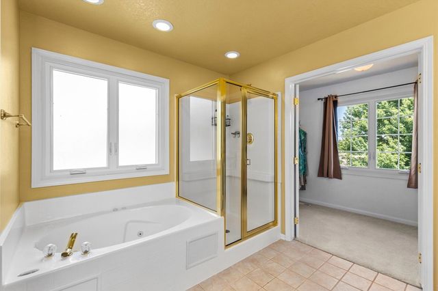 14304 Briarwood Lane, Urbandale, IA 50323