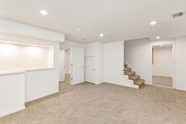 14304 Briarwood Lane, Urbandale, IA 50323