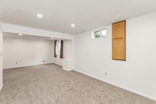 14304 Briarwood Lane, Urbandale, IA 50323