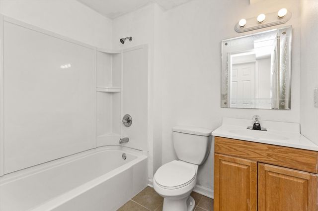 14304 Briarwood Lane, Urbandale, IA 50323