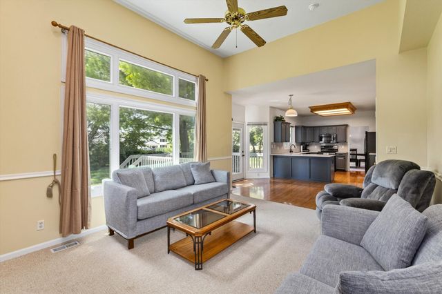 14304 Briarwood Lane, Urbandale, IA 50323