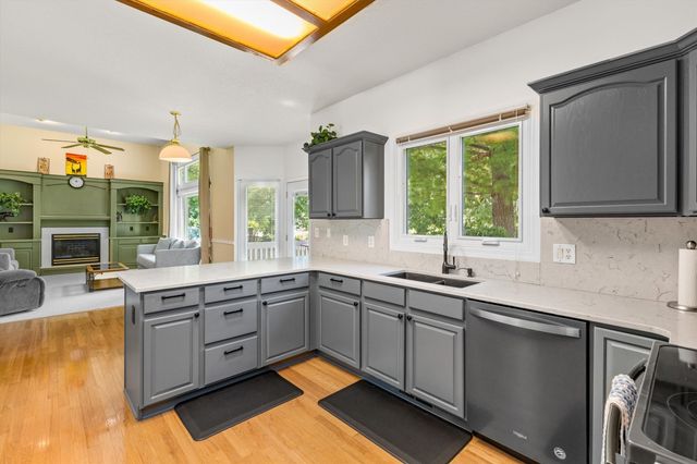 14304 Briarwood Lane, Urbandale, IA 50323