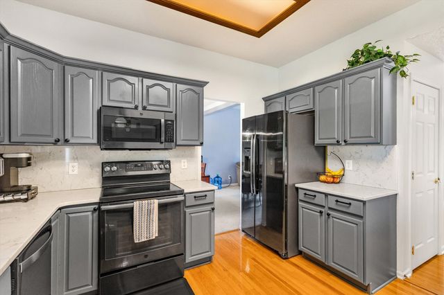 14304 Briarwood Lane, Urbandale, IA 50323
