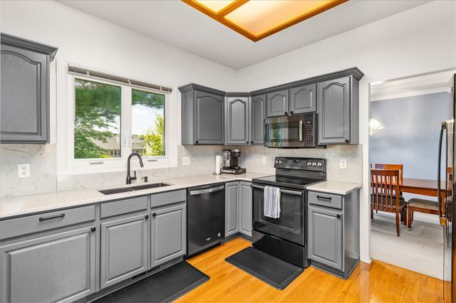 14304 Briarwood Lane, Urbandale, IA 50323