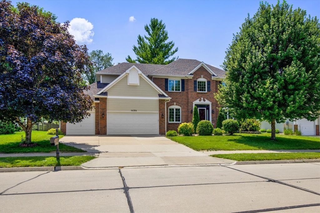 14304 Briarwood Lane, Urbandale, IA 50323