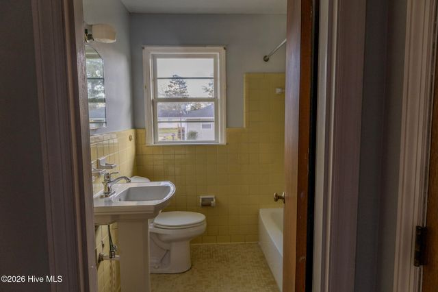 1108 E 10th Street, Lumberton, NC 28358