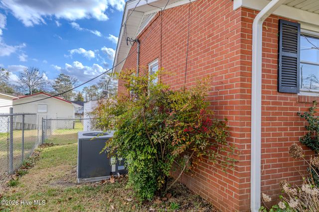1108 E 10th Street, Lumberton, NC 28358