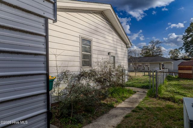 1108 E 10th Street, Lumberton, NC 28358