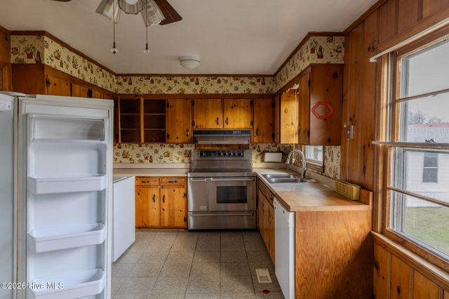 1108 E 10th Street, Lumberton, NC 28358