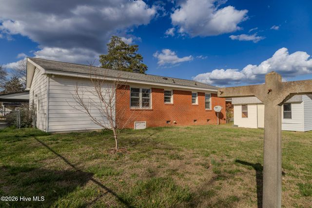 1108 E 10th Street, Lumberton, NC 28358