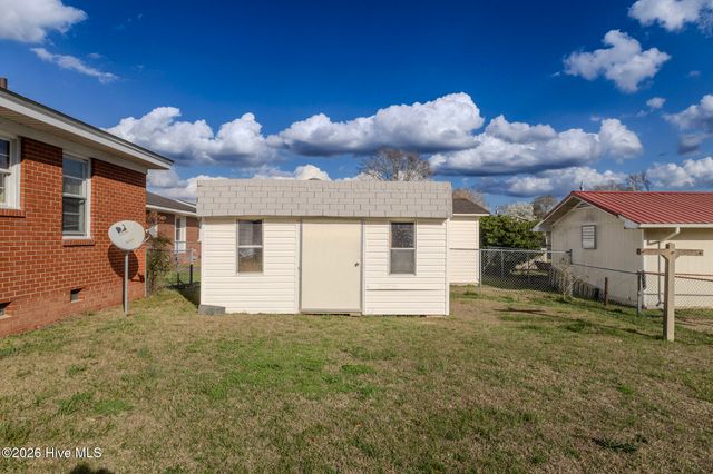 1108 E 10th Street, Lumberton, NC 28358