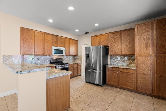 53 Argillite Ave, Lathrop, CA 95330