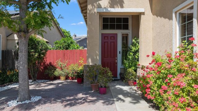 53 Argillite Ave, Lathrop, CA 95330