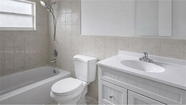 2135 Bay Dr 1, Miami Beach, FL 33141