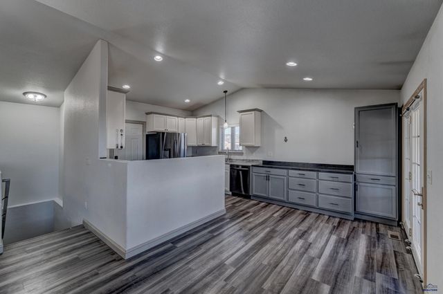 316 E BENGAL DR, Rapid City, SD 27701