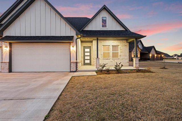 10825 Highland Drive, Yukon, OK 73099