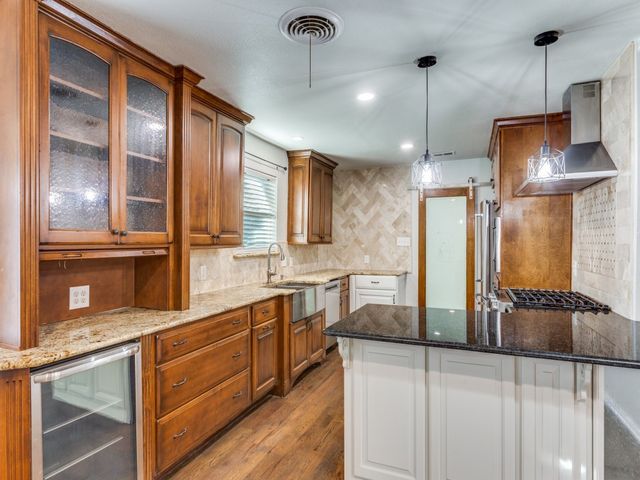 1404 Ravenwood Drive, Arlington, TX 76013