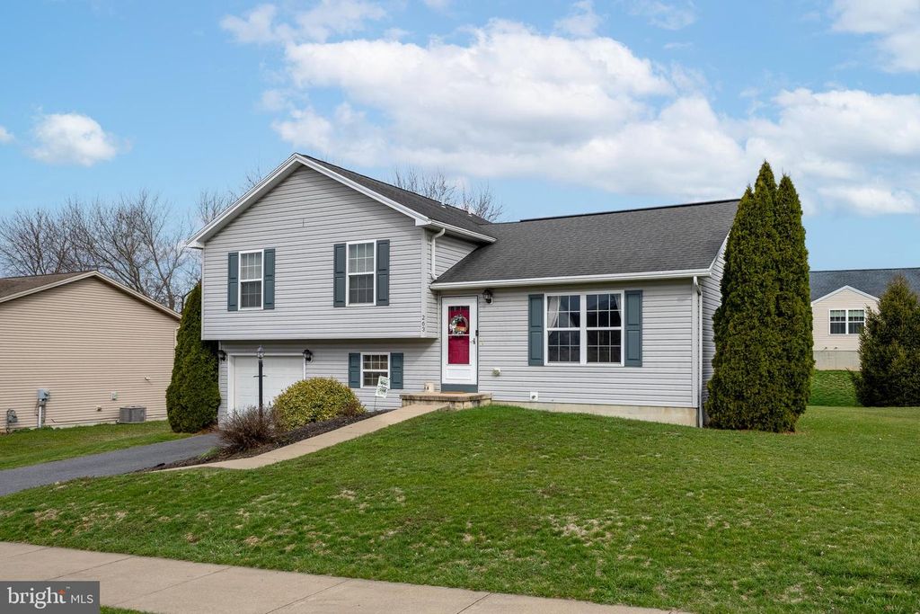 263 GWENEDD LN, Pleasant Gap, PA 16823