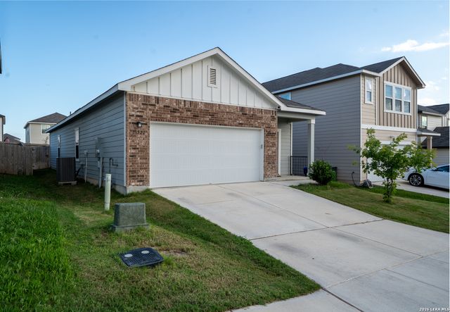 13522 Sunrise Mdw, St Hedwig, TX 78152