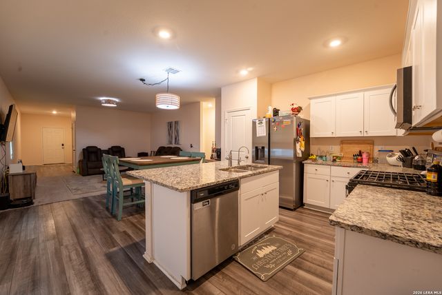 13522 Sunrise Mdw, St Hedwig, TX 78152
