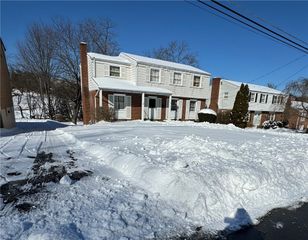 133 Spartan Dr, Bethel Park, PA 15102