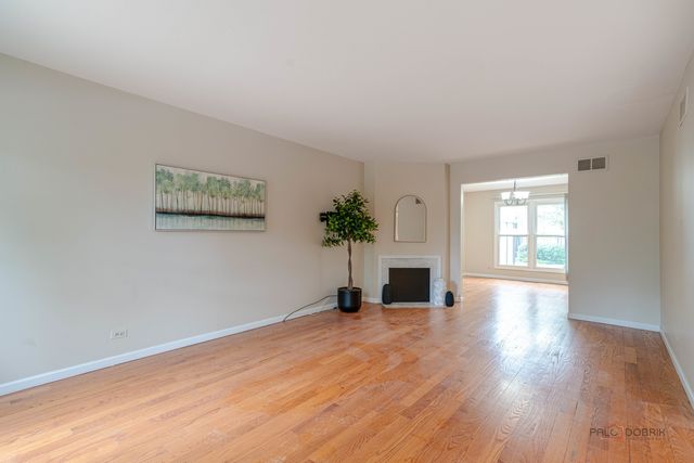 805 Garfield Avenue, Libertyville, IL 60048