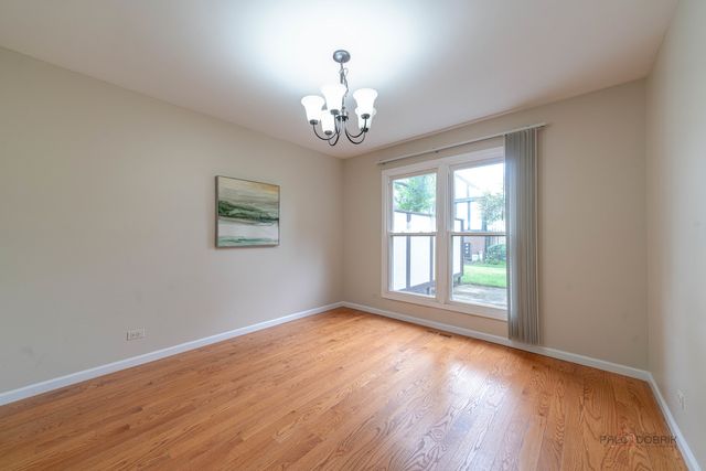 805 Garfield Avenue, Libertyville, IL 60048