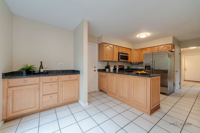805 Garfield Avenue, Libertyville, IL 60048