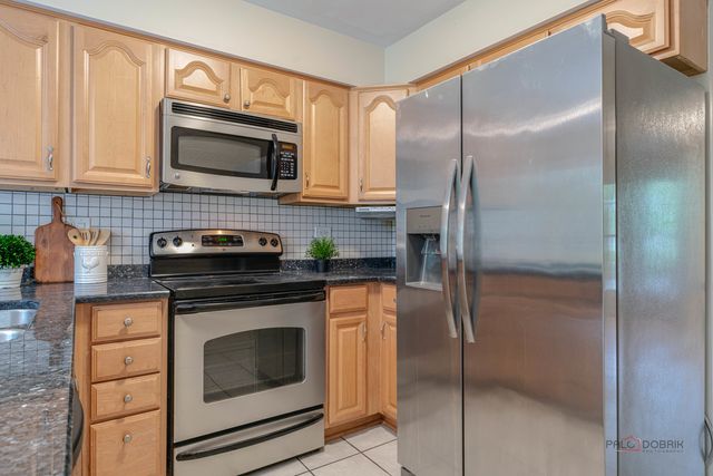 805 Garfield Avenue, Libertyville, IL 60048