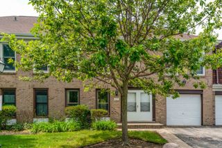 805 Garfield Avenue, Libertyville, IL 60048