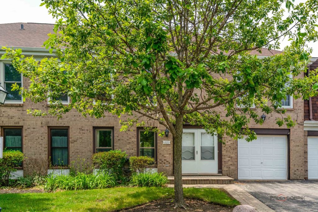 805 Garfield Avenue, Libertyville, IL 60048