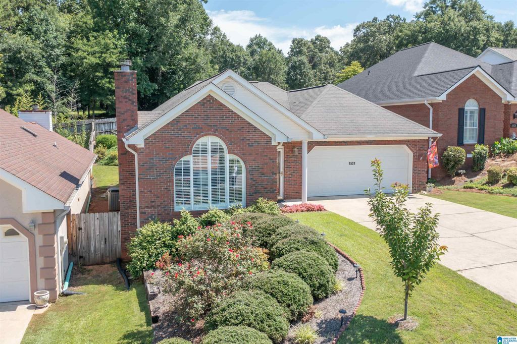 1521 HOLLY BERRY WAY, Anniston, AL 36207