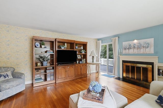 21 Oakwood Ave, Saugus, MA 01906
