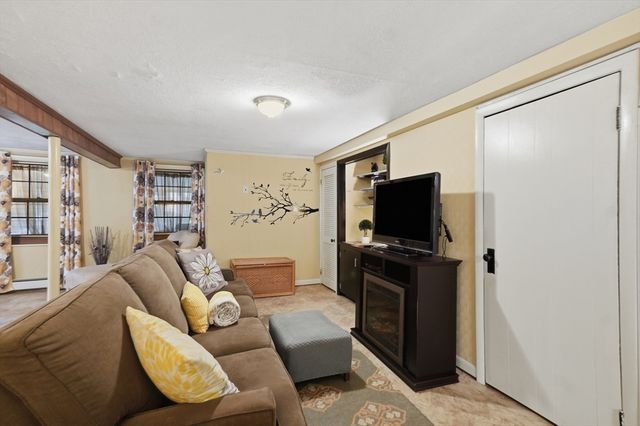 21 Oakwood Ave, Saugus, MA 01906