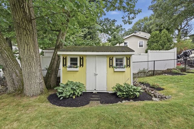 21 Oakwood Ave, Saugus, MA 01906
