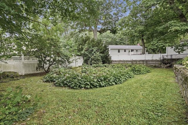 21 Oakwood Ave, Saugus, MA 01906