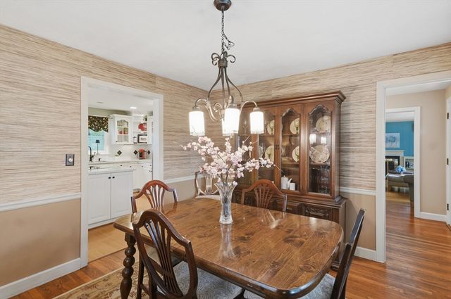 21 Oakwood Ave, Saugus, MA 01906