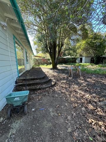 1804 S Dora St, Ukiah, CA 95482