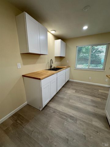 1804 S Dora St, Ukiah, CA 95482