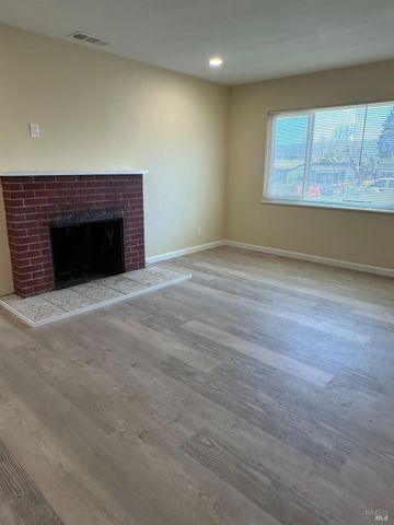 1804 S Dora St, Ukiah, CA 95482