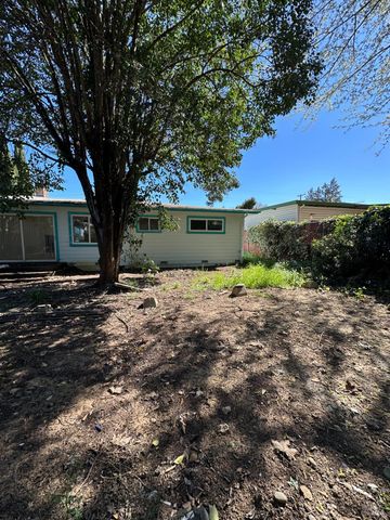 1804 S Dora St, Ukiah, CA 95482