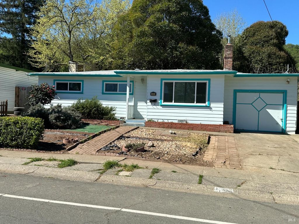1804 S Dora St, Ukiah, CA 95482