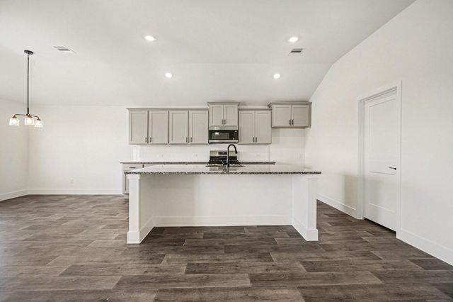 16 Keystone Court, Angleton, TX 77515