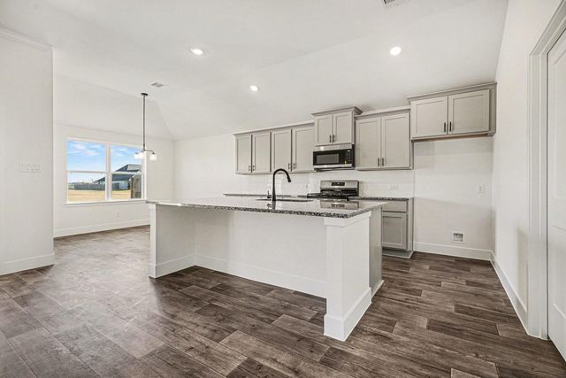 16 Keystone Court, Angleton, TX 77515