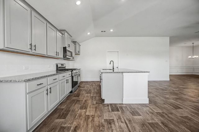 16 Keystone Court, Angleton, TX 77515